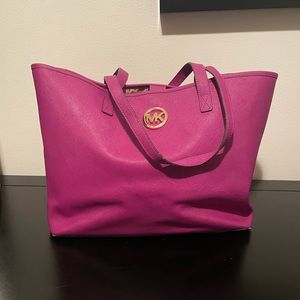 Michael kors tote